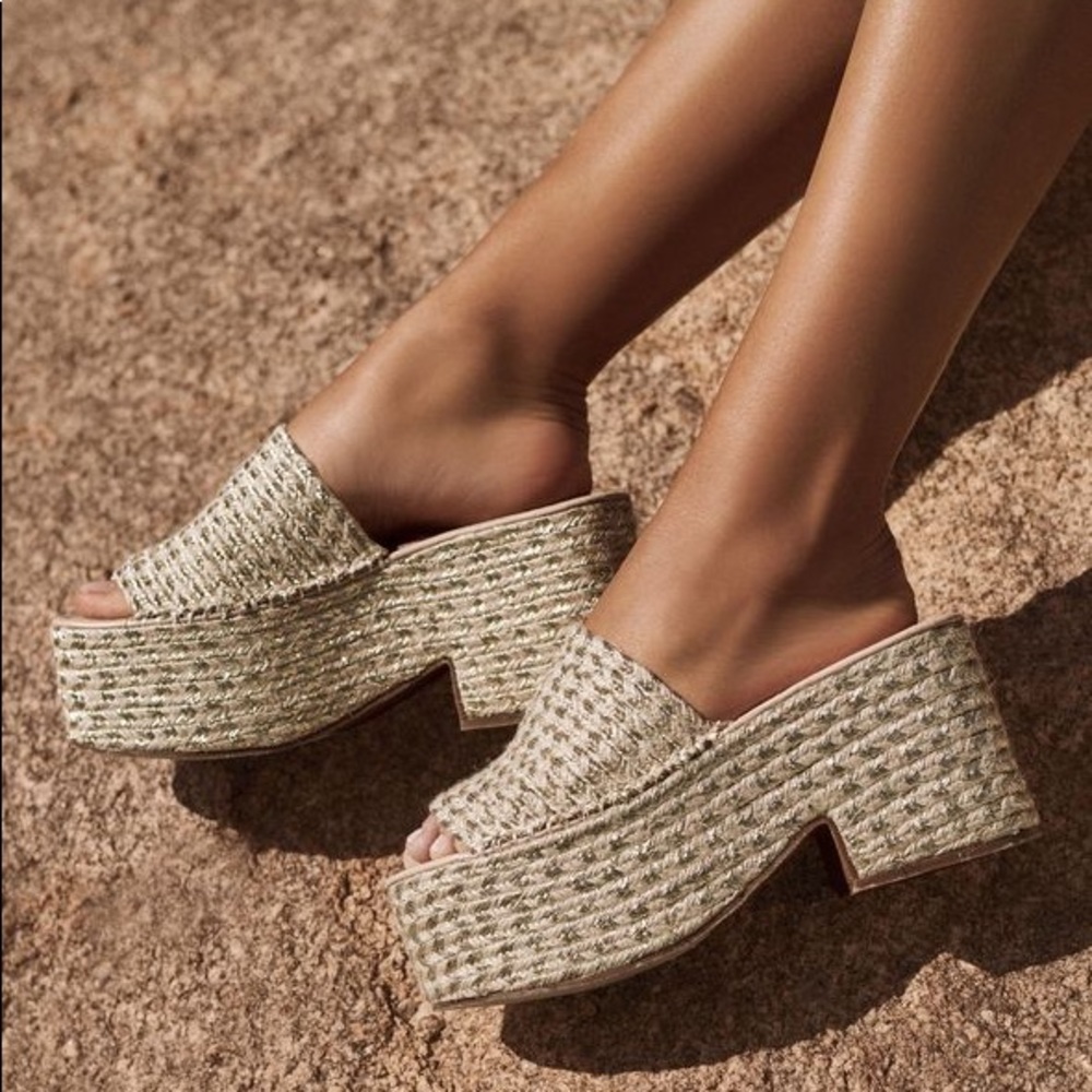 NWOT platform sandals size 8.5